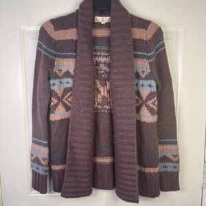 Pink rose long‎ sleeve pattern sweater cardigan.